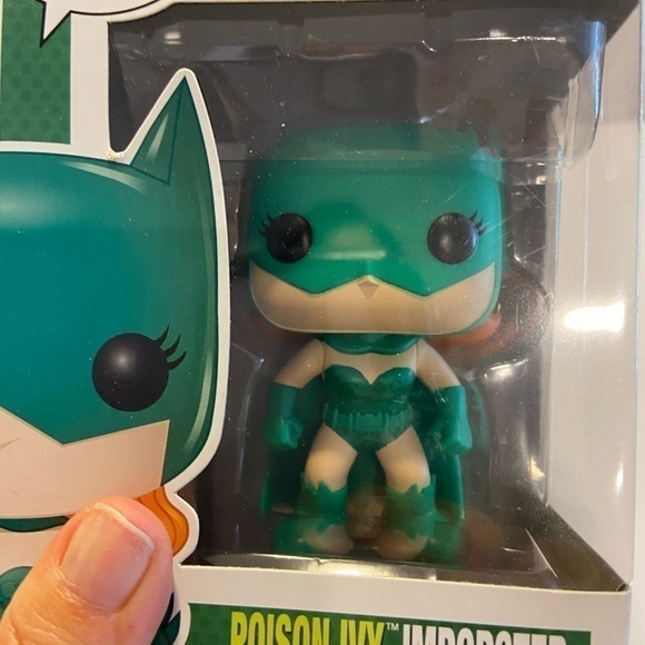 poison Ivy Imposter DC Comics Super Heroes - Funko Pop Figure # 128 New - Picture 6 of 7